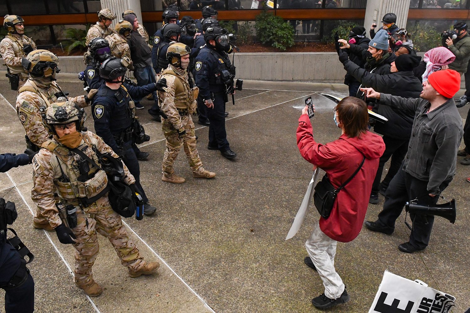 Man charged with assault of federal officer, damaging property at federal building in January