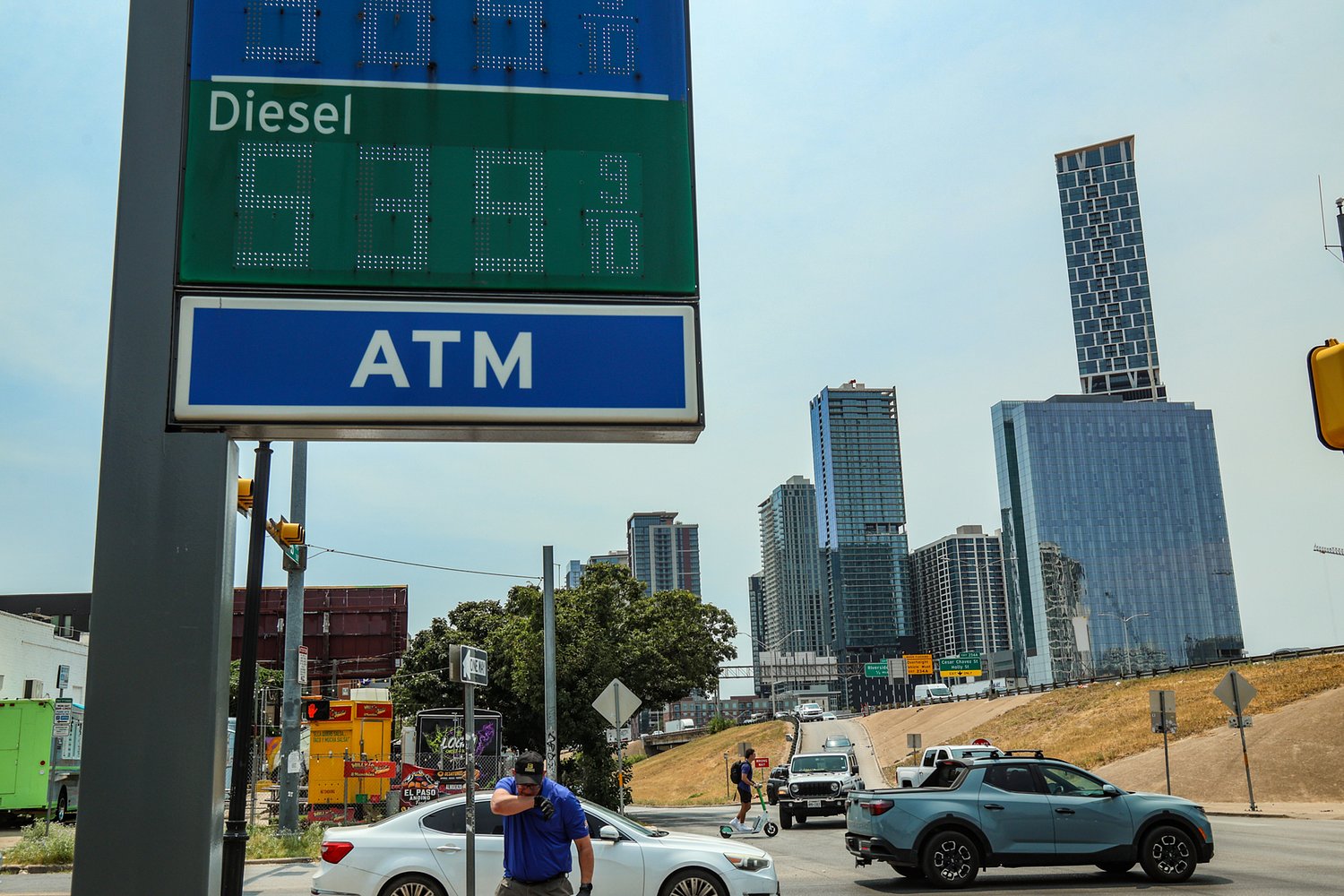 Abbott declares disaster in Texas over diesel prices, waives restrictions on commercial shipping