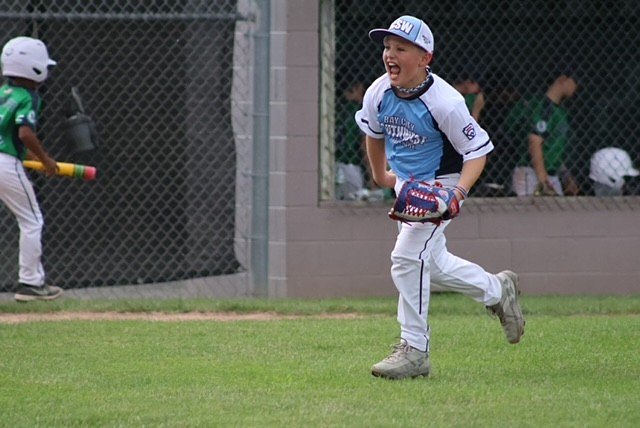 Two can play the final-inning heroics game as Little League clash has back-and-forth ending