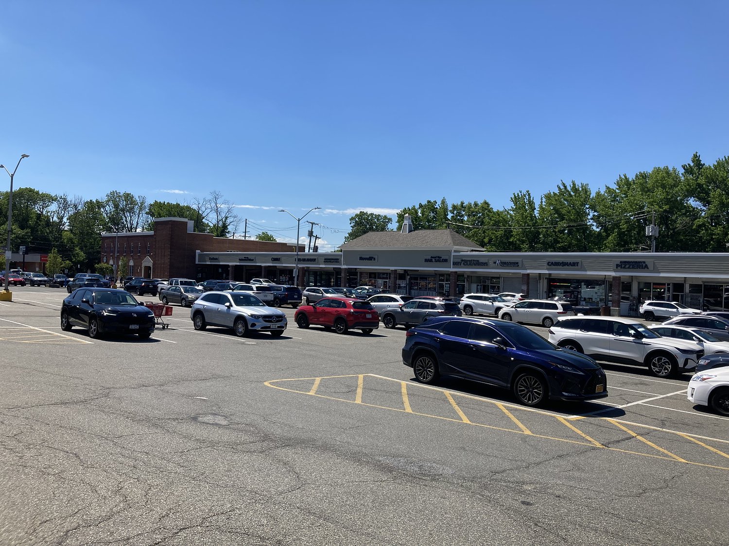 A massive S.I. shopping center makeover is complete, and it’s bringing a popular discount chain to the neighborhood