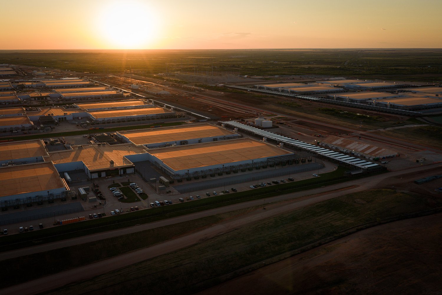 Hundreds of data centers are coming to Texas. Here's what you need to know.