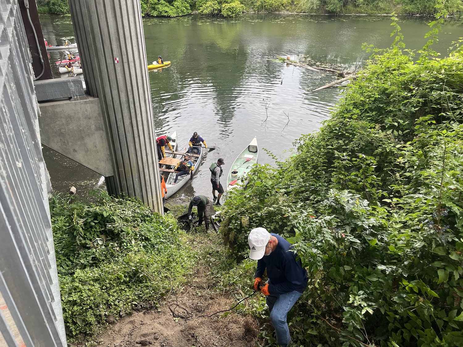 Volunteers pull shopping carts, TV from Kellogg Creek in Milwaukie cleanup