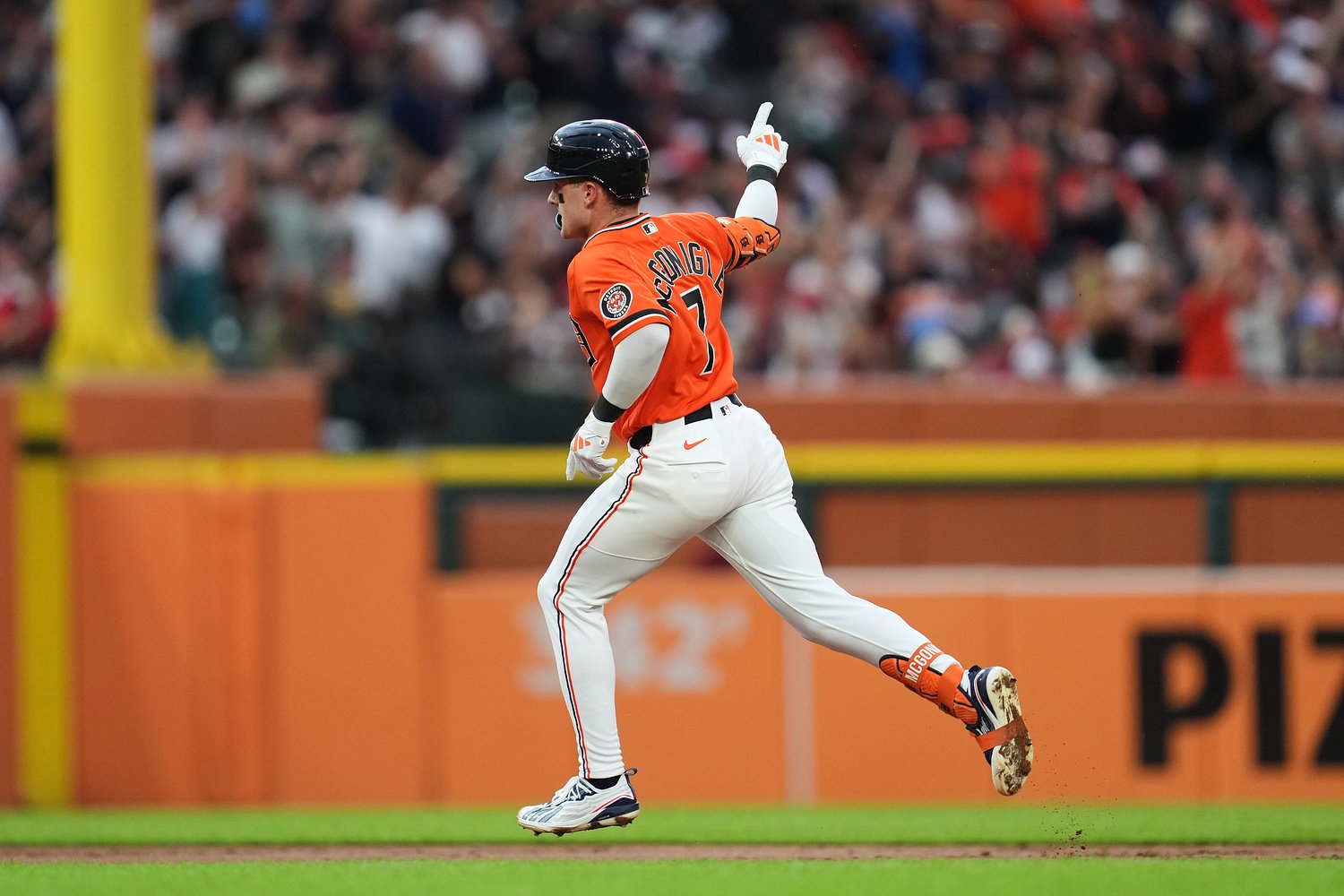 Tigers erupt in wild sixth inning, beat Phillies for sixth straight win