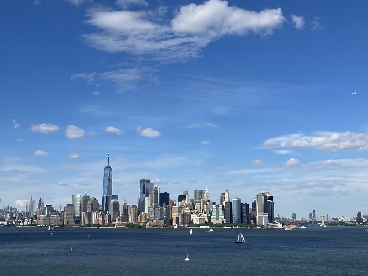 Floating cocktail bar ‘Willy Wall’ on Hudson River offers Manhattan skyline views