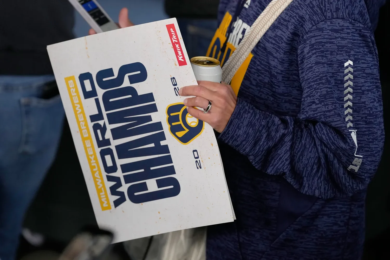 Brewers fans flood Milwaukee streets for a long-awaited World Series victory parade