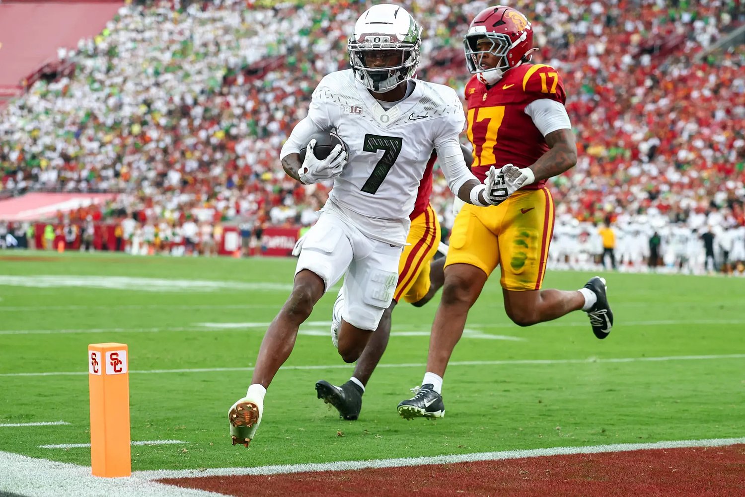 Oregon Ducks WR Evan Stewart arrested on DUII charges in Springfield