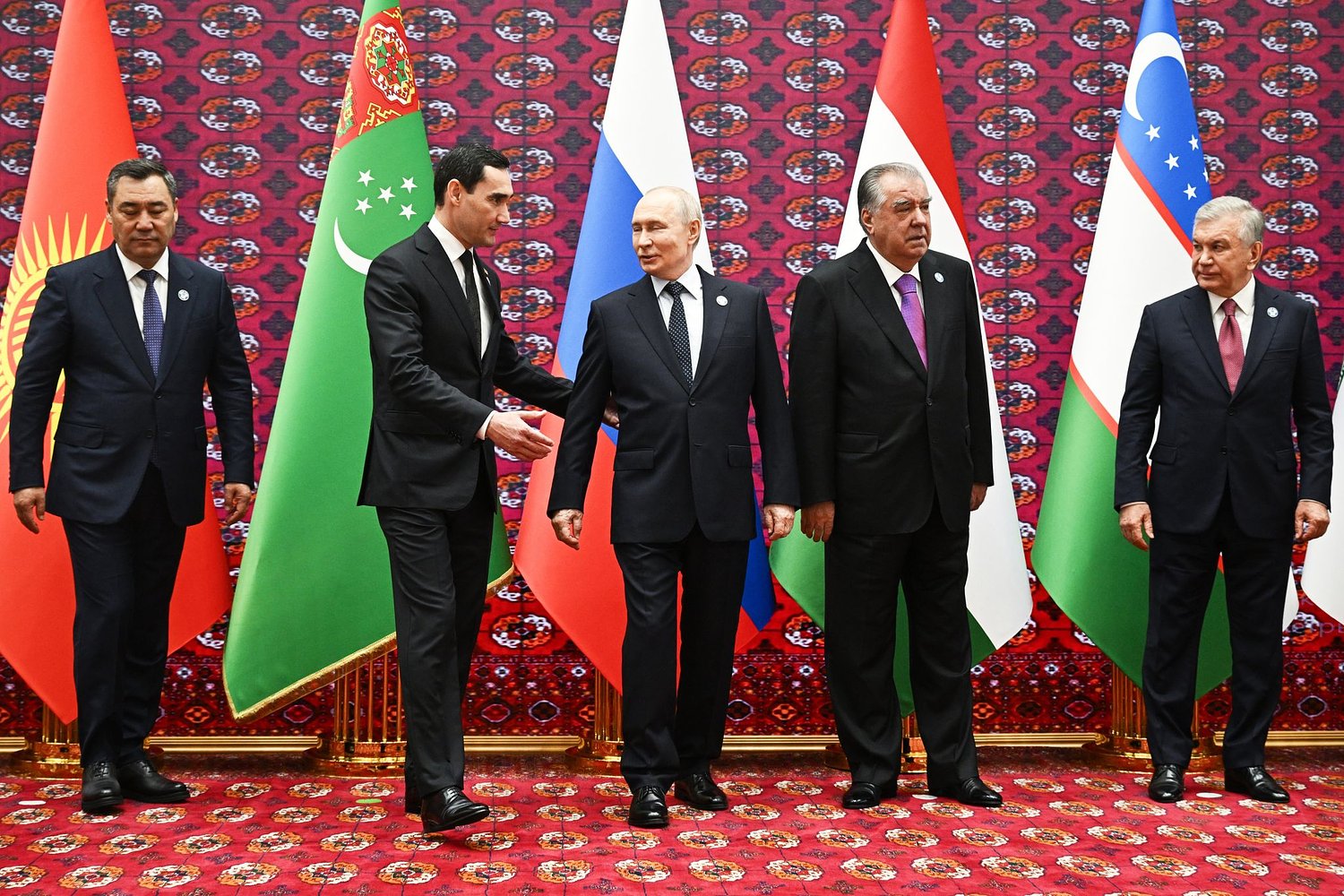 Putin pledges closer ties with ex-Soviet neighbors at CIS summit