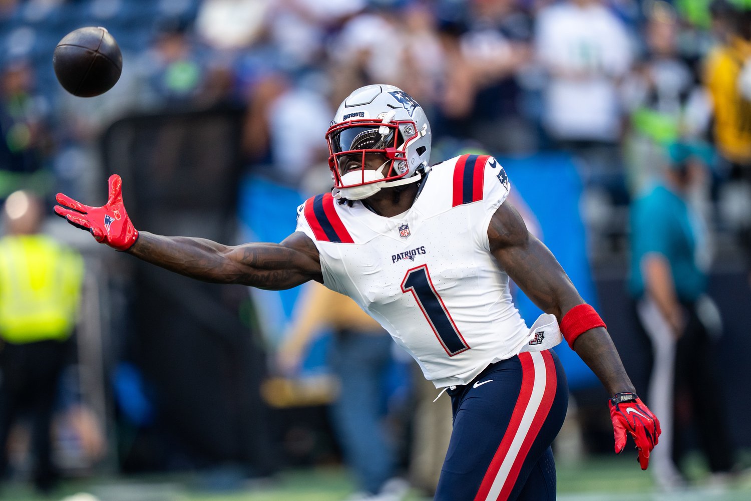 Mike Vrabel shares positive injury updates on A.J. Brown, Christian Gonzalez ahead of matchup vs. Jets