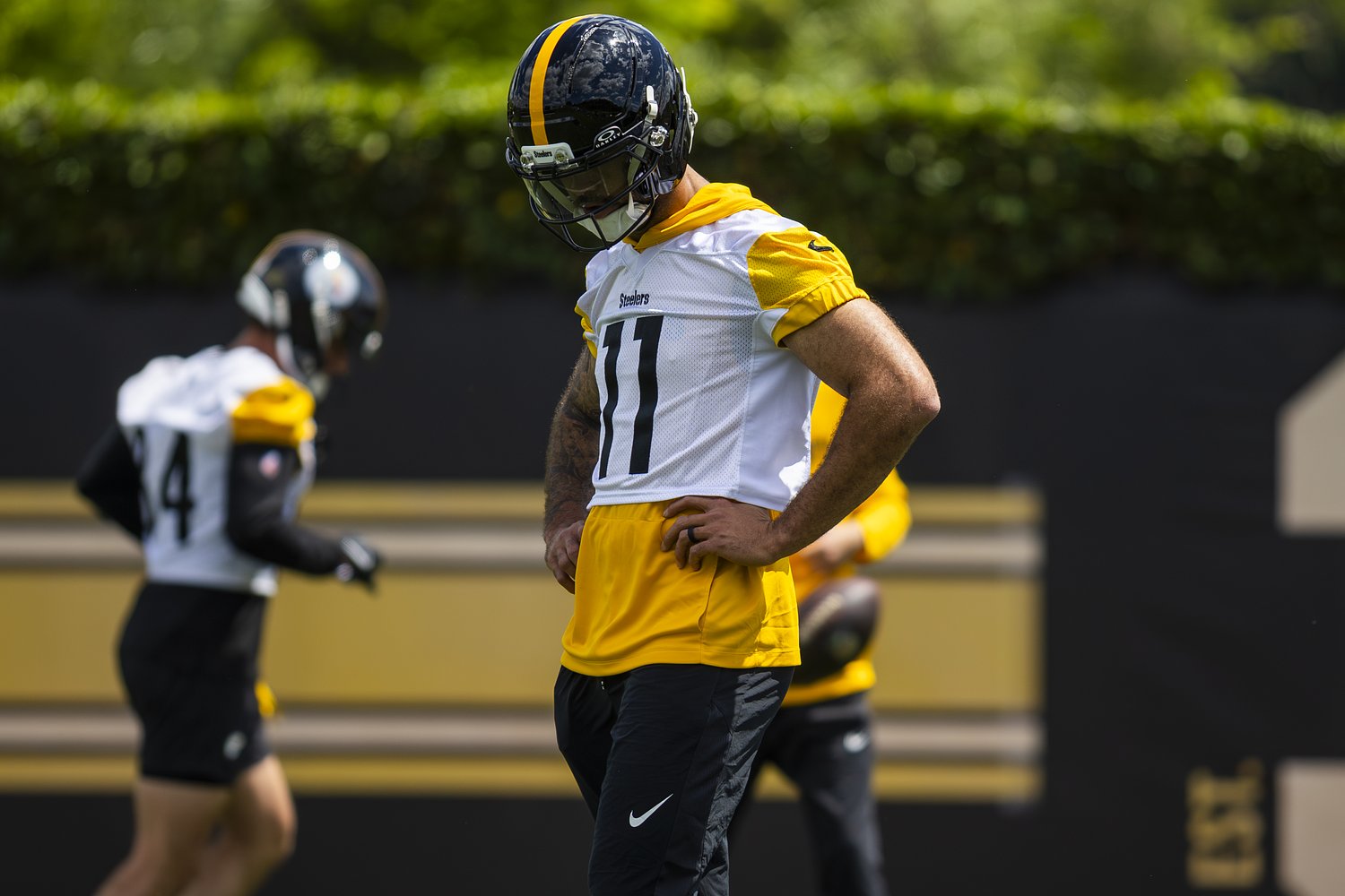 Star Pittsburgh Steelers wide receiver to miss ‘multiple weeks’ after aggravating foot injury