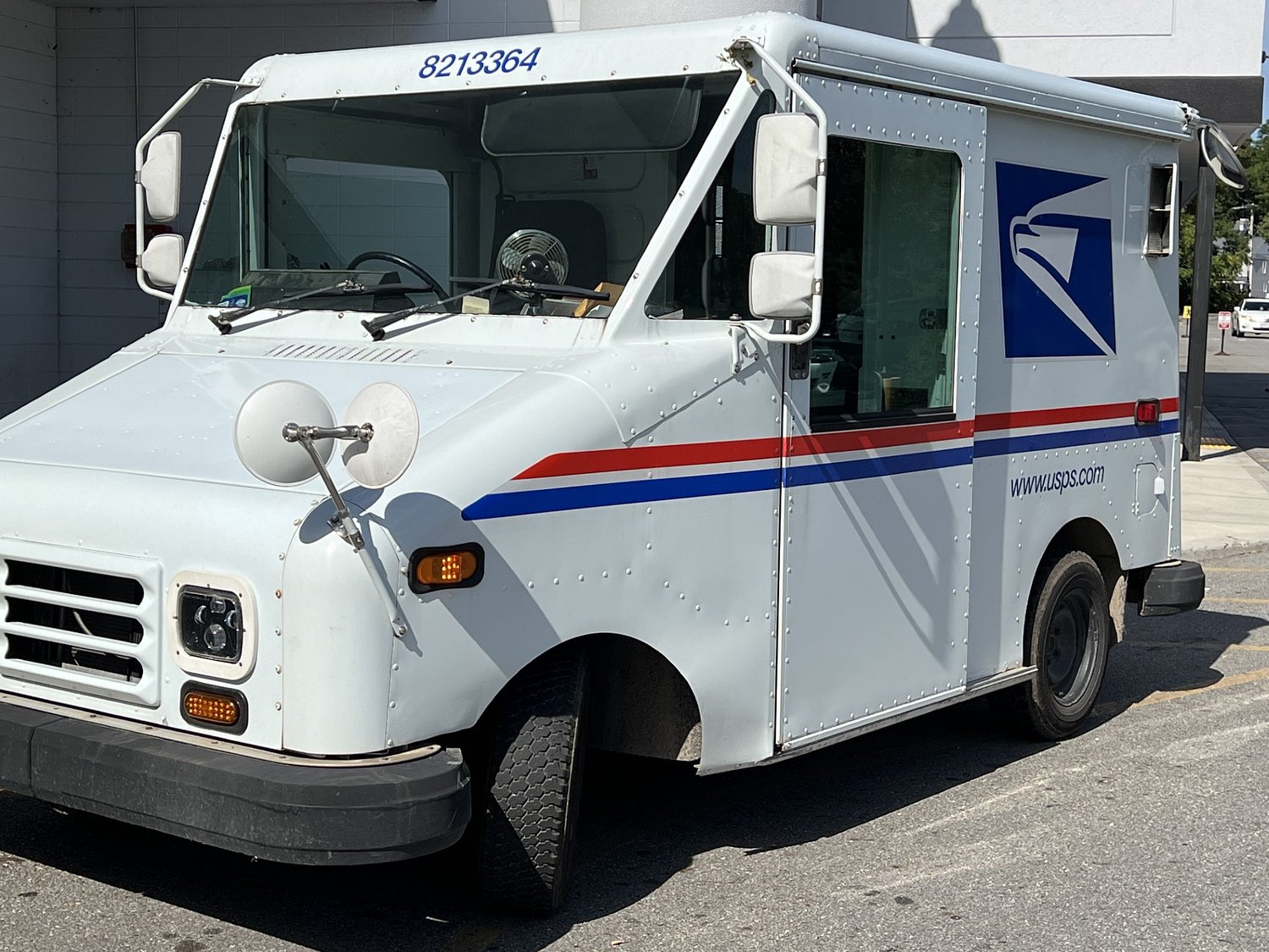 USPS warning: Thousands of post offices could close, officials say