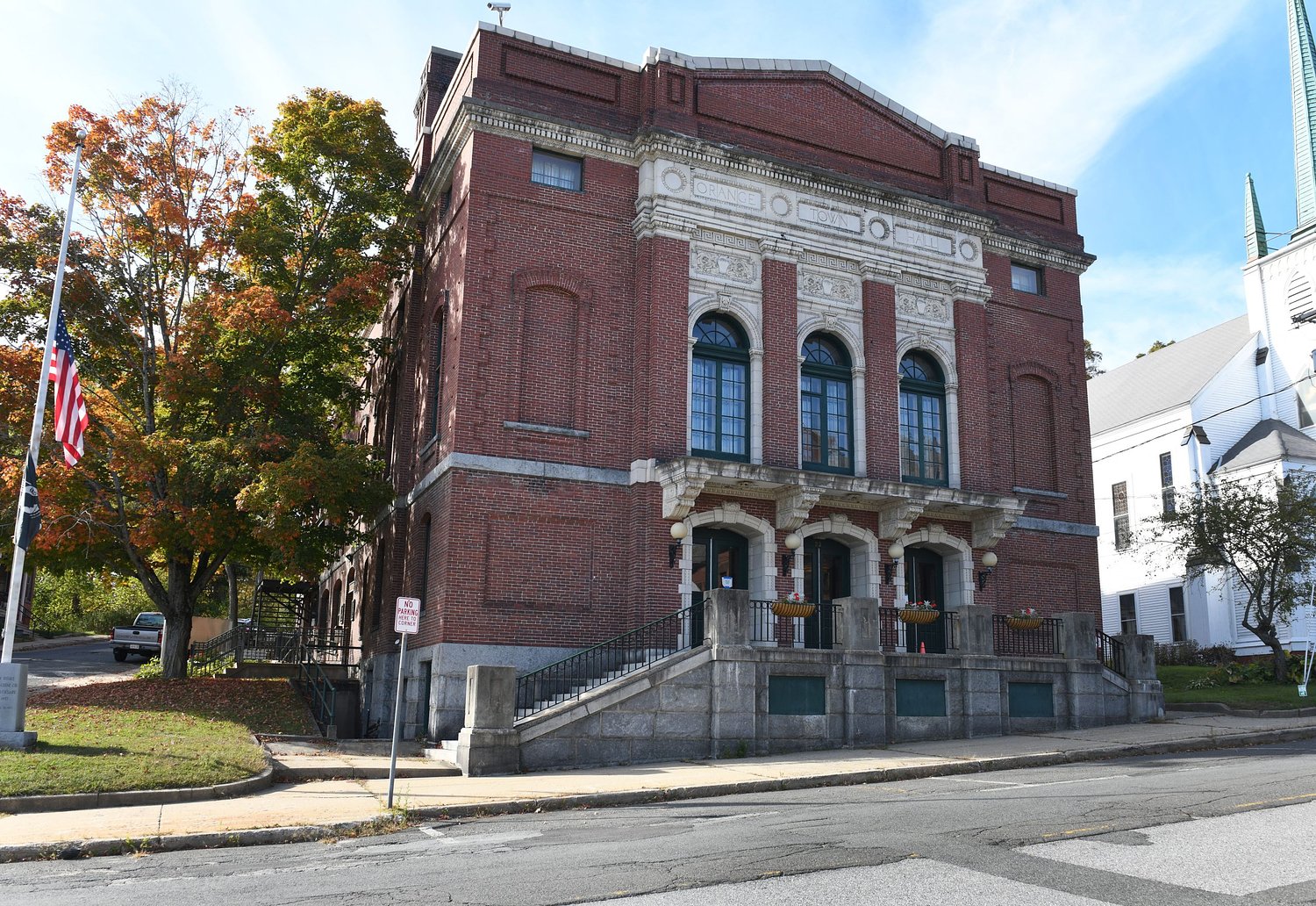 Orange Selectboard moving forward with interviews for town manager