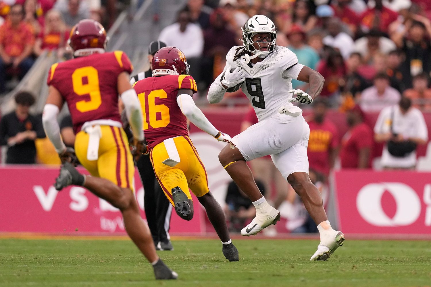 Big Ten schedule features UCLA-Oregon and Indiana-Nebraska showdowns