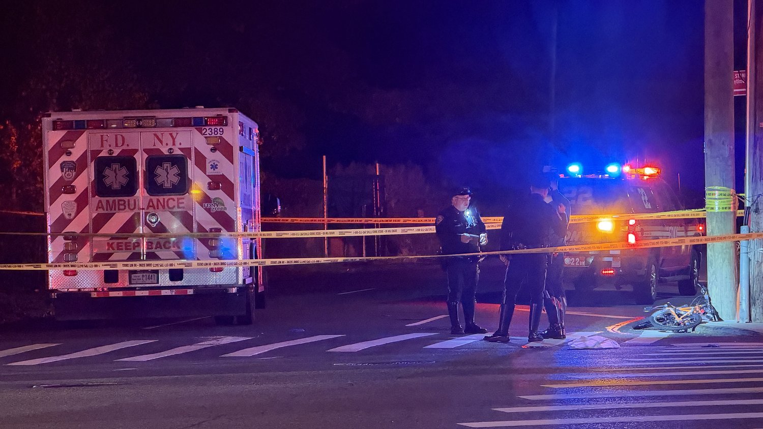 Bicyclist killed after being struck by FDNY EMS vehicle on Staten Island, police say