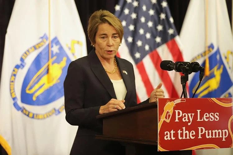 Healey joins Minogue in push for gas tax relief