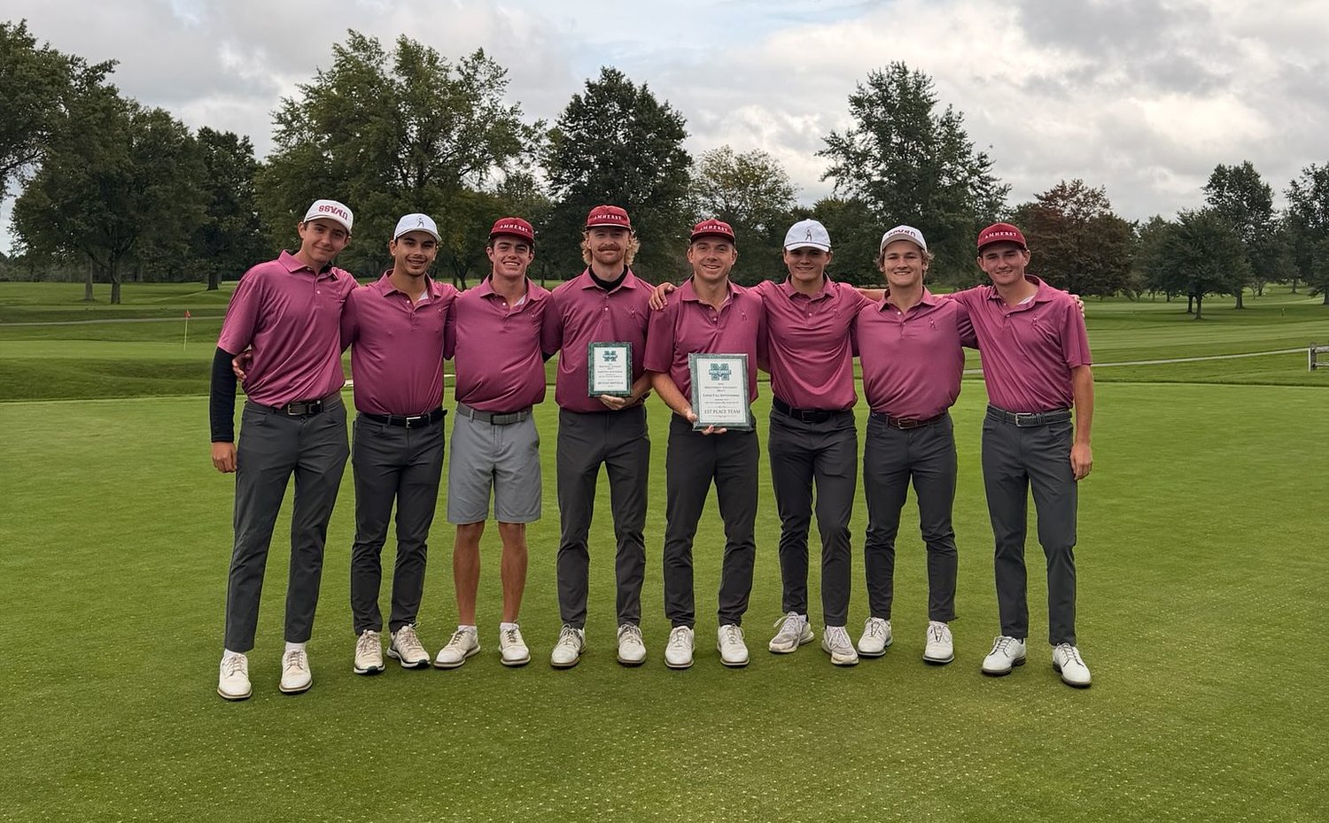 UMass club golf team takes down Division 1 field at Laker Fall Invitational