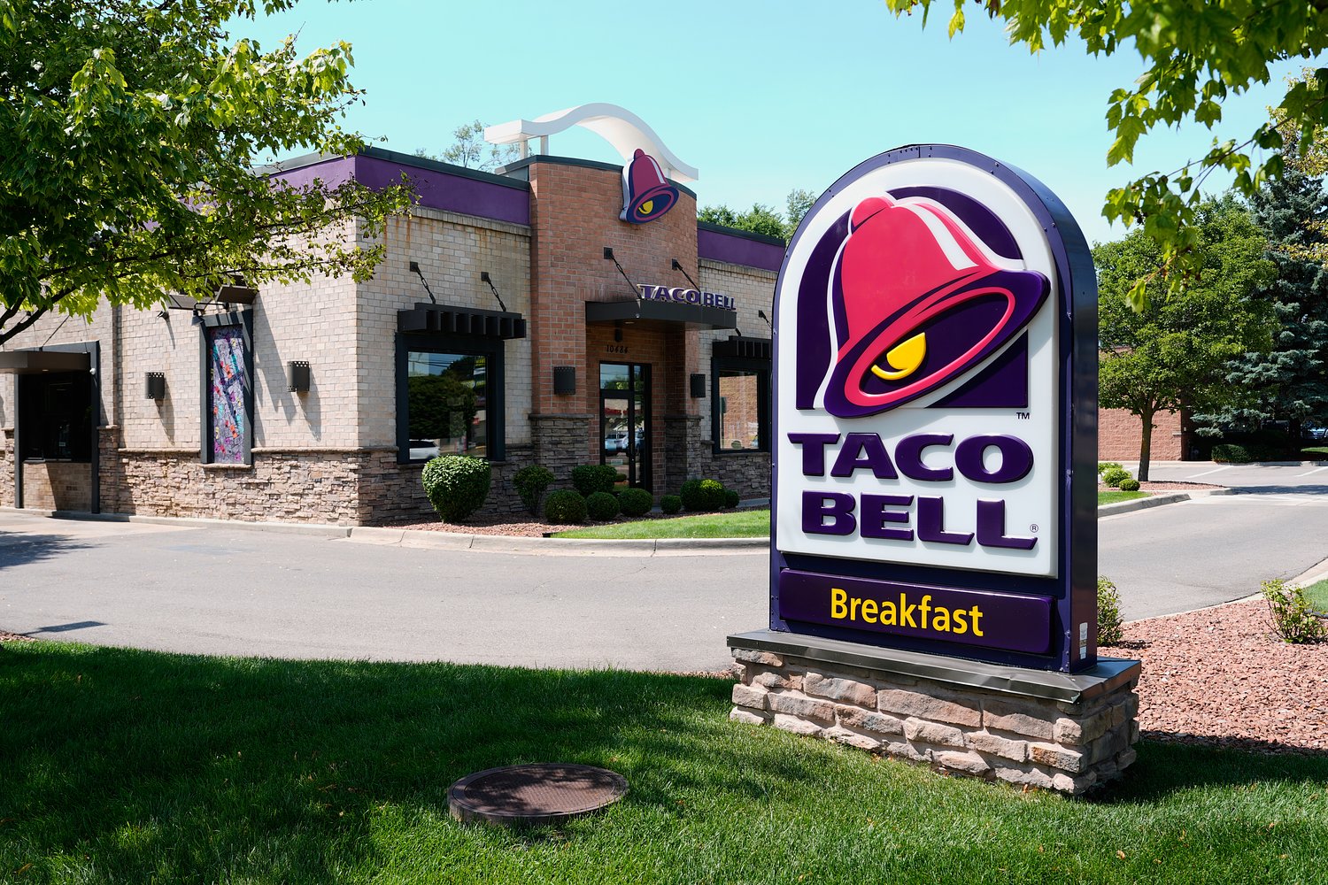 Lettuce served at Taco Bell linked to parasite outbreak in Michigan