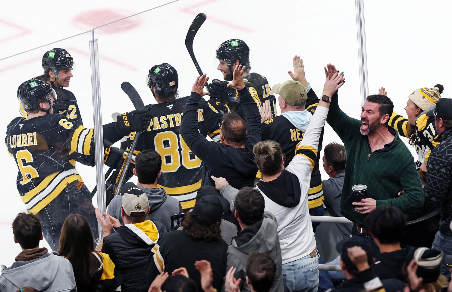 Bruins extend points streak to 8 games with 6-4 win over Sharks