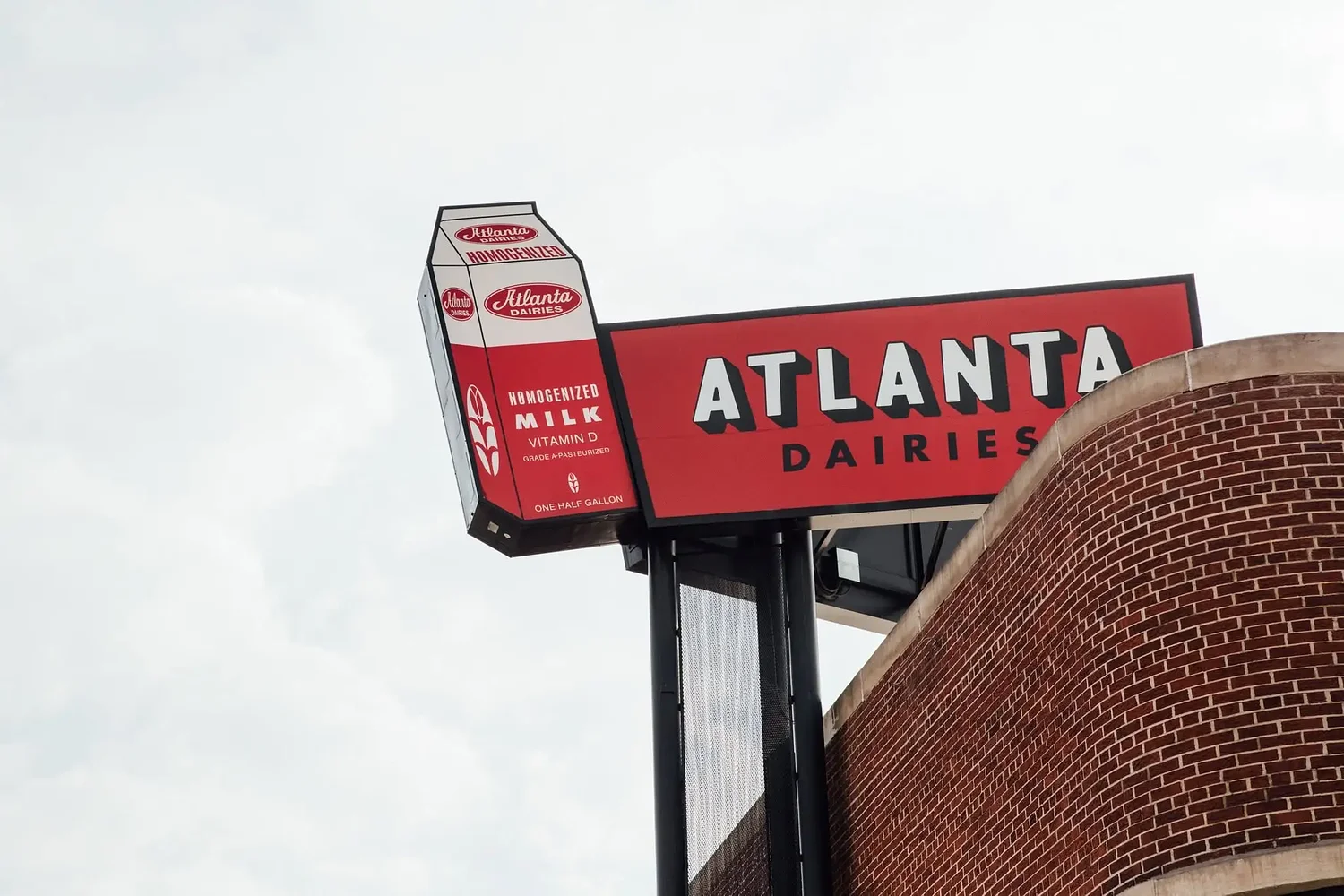 Reynoldstown residents oppose Yan Karaoke's LED sign on historic building
