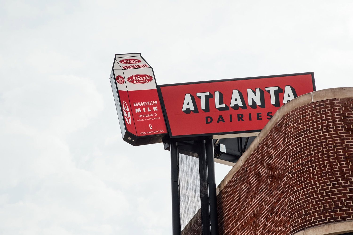 Reynoldstown residents oppose Yan Karaoke's LED sign on historic building