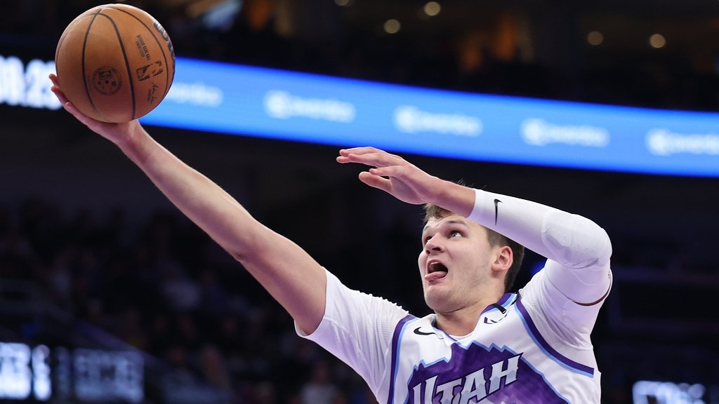 Trade to Lakers nets $130 million contract for former Auburn center
