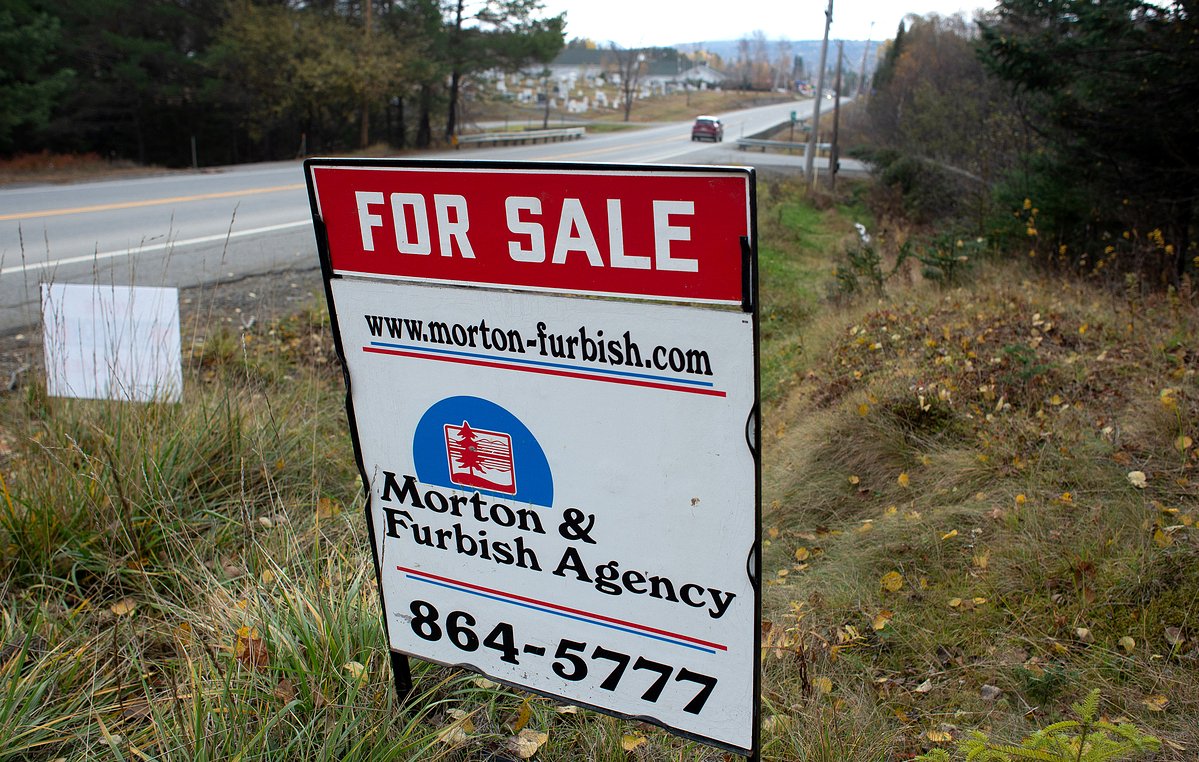 Maine resort town can’t find volunteers to fix its housing problem