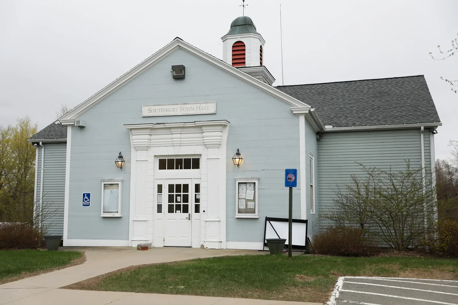 Shutesbury town policy halts decades of plowing on private road near Lake Wyola