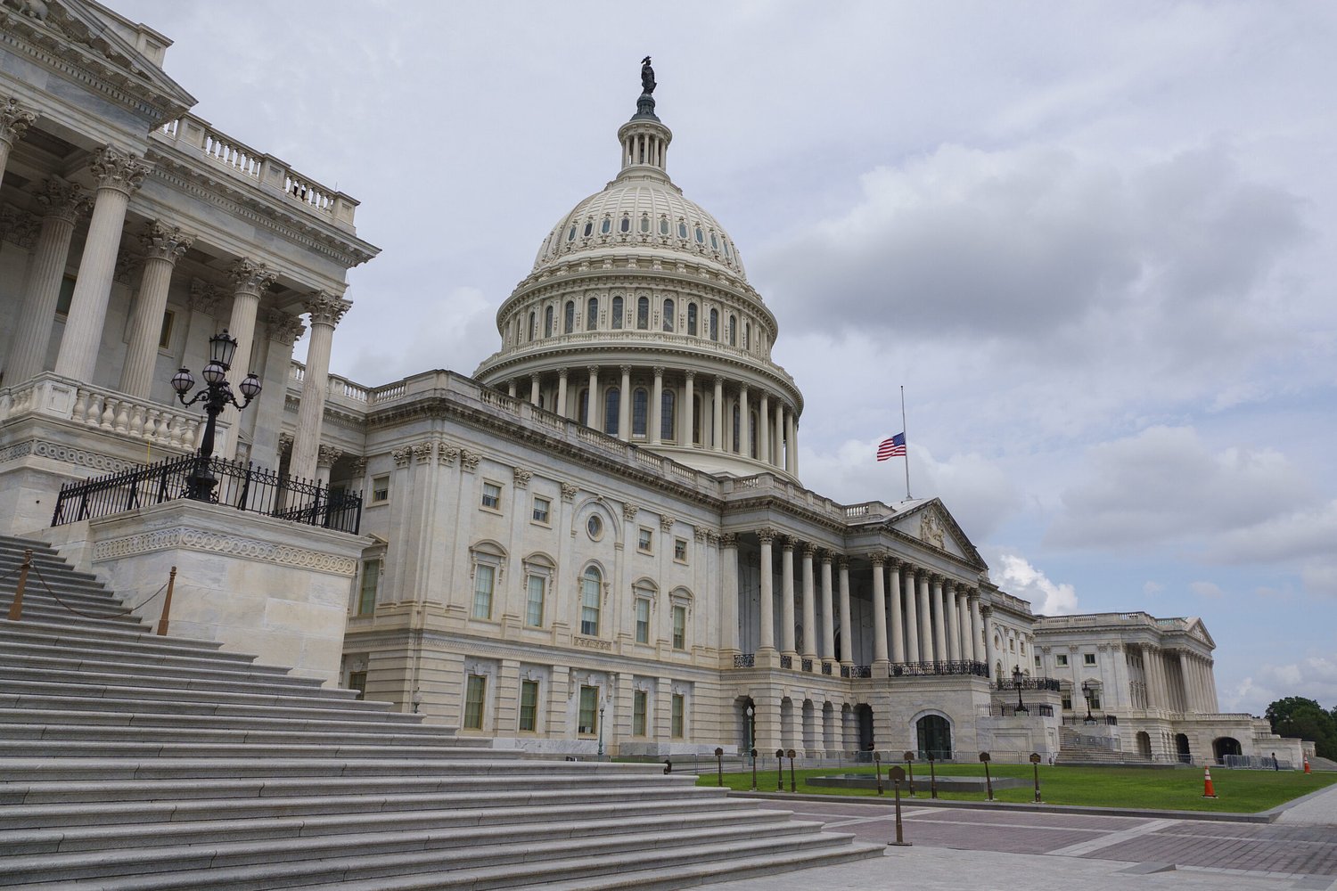Eight Democrats join Republicans in resolution condemning socialism, DSA