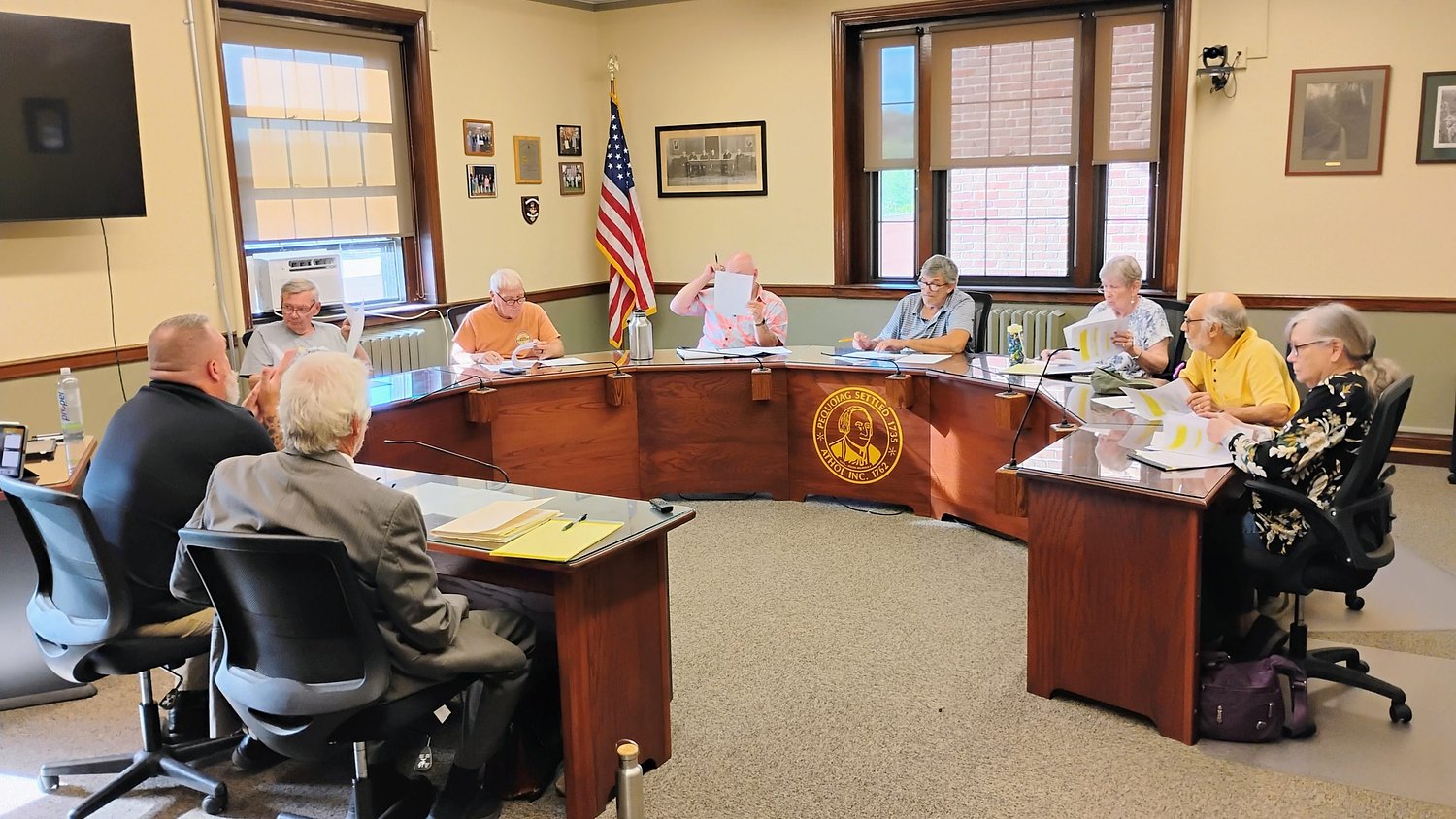 Private Roads Bylaw Advisory Committee reviews draft bylaw