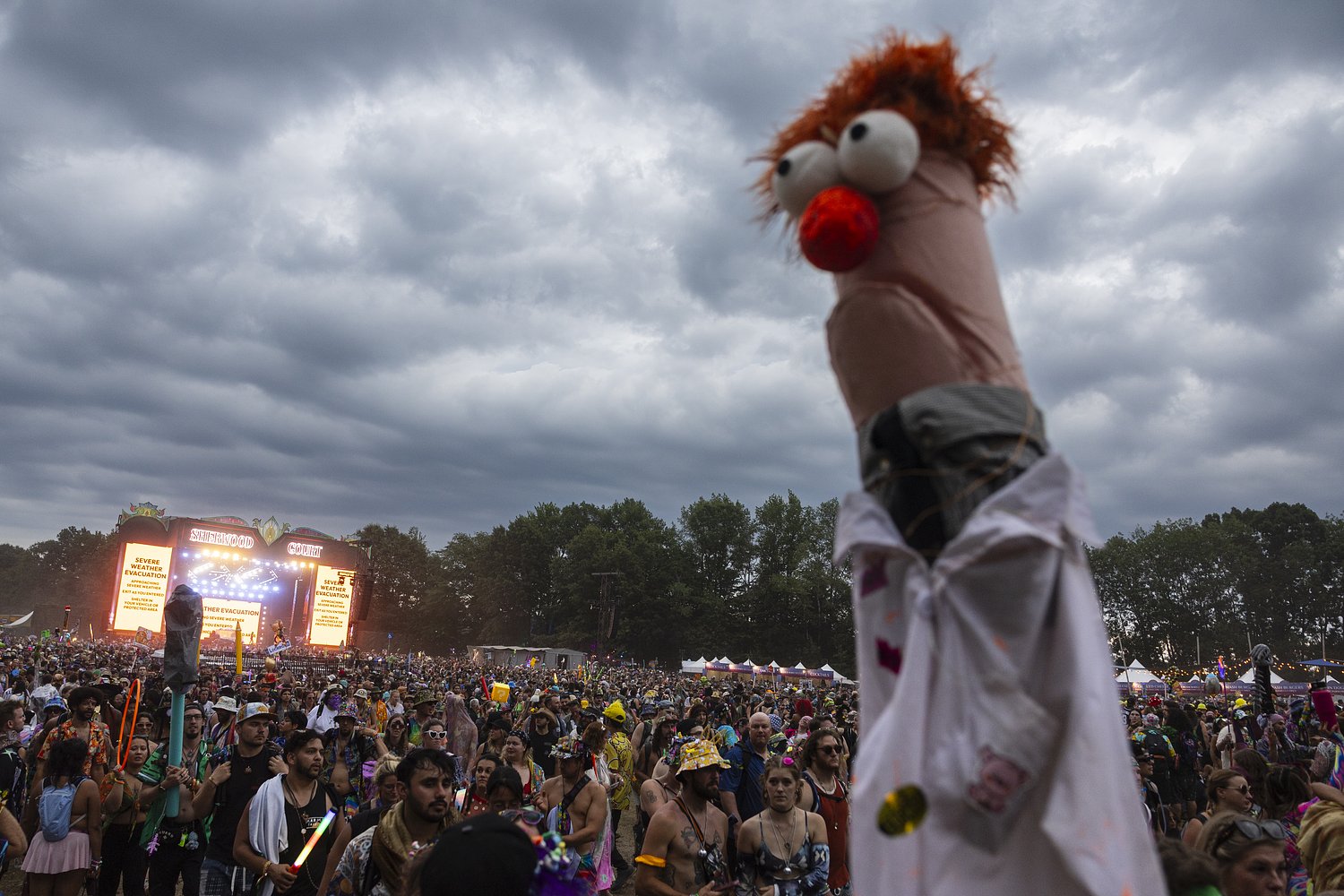 Tens of thousands of festivalgoers forced to evacuate on final night of Electric Forest 2026