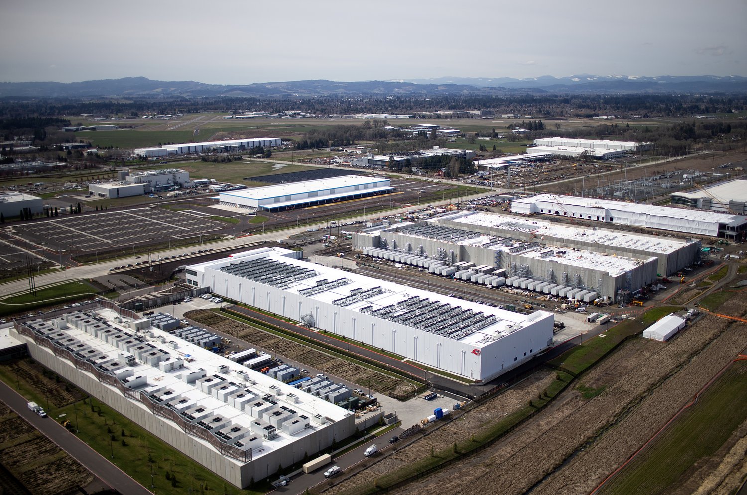 Oregon regulators approve 30% electricity rate hike for data centers near Portland