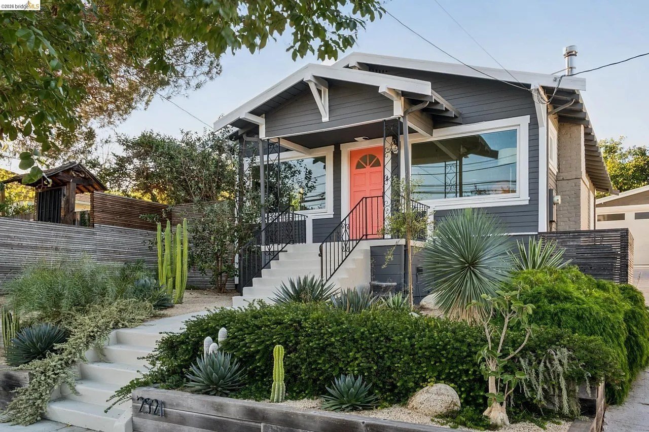 A Restoration Hardware Stylist Turned an 870-Square-Foot California Bungalow into an Indoor-Outdoor Oasis episode artwork