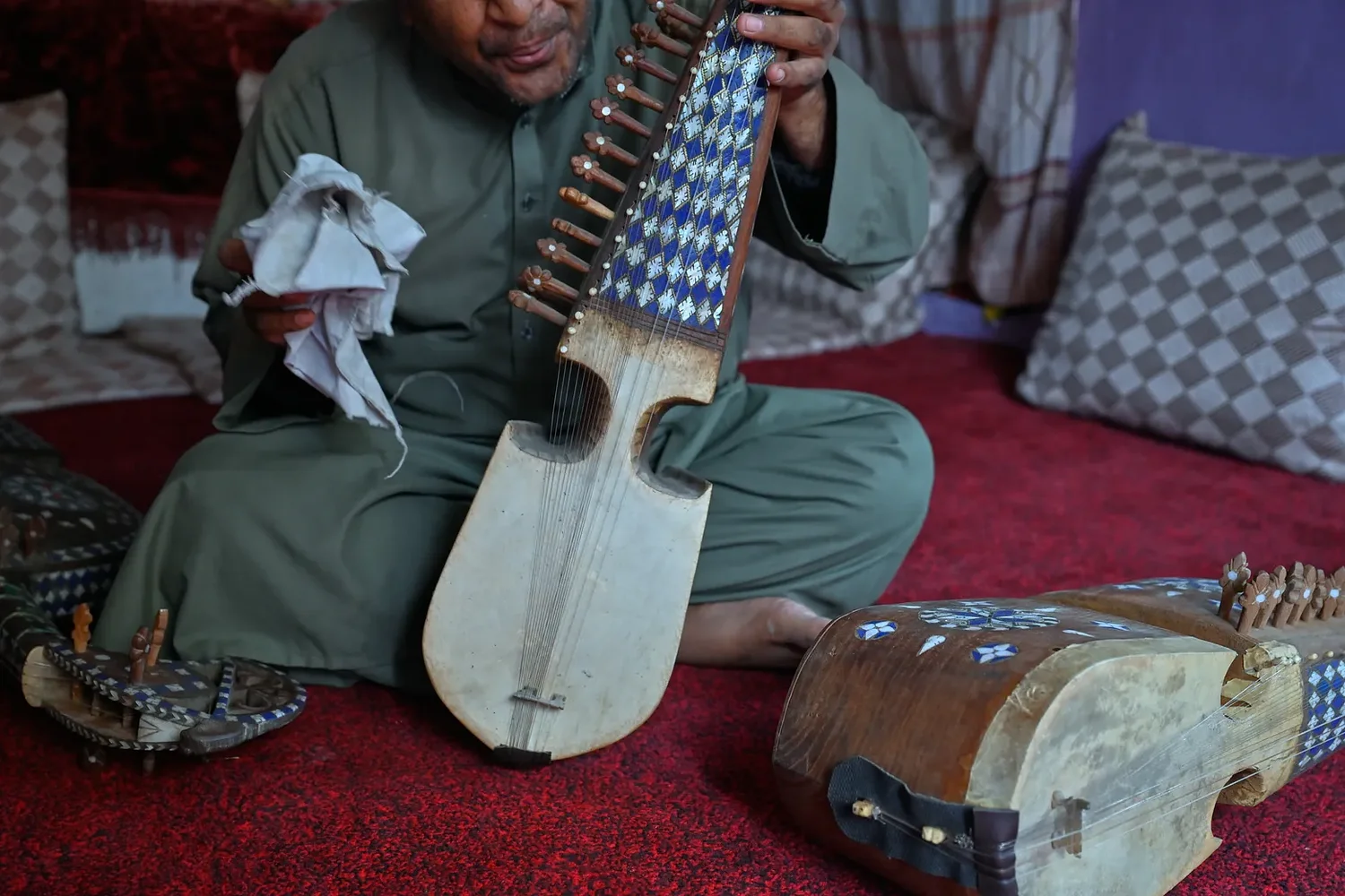 In Afghanistan, musicians defy music ban to keep traditions alive