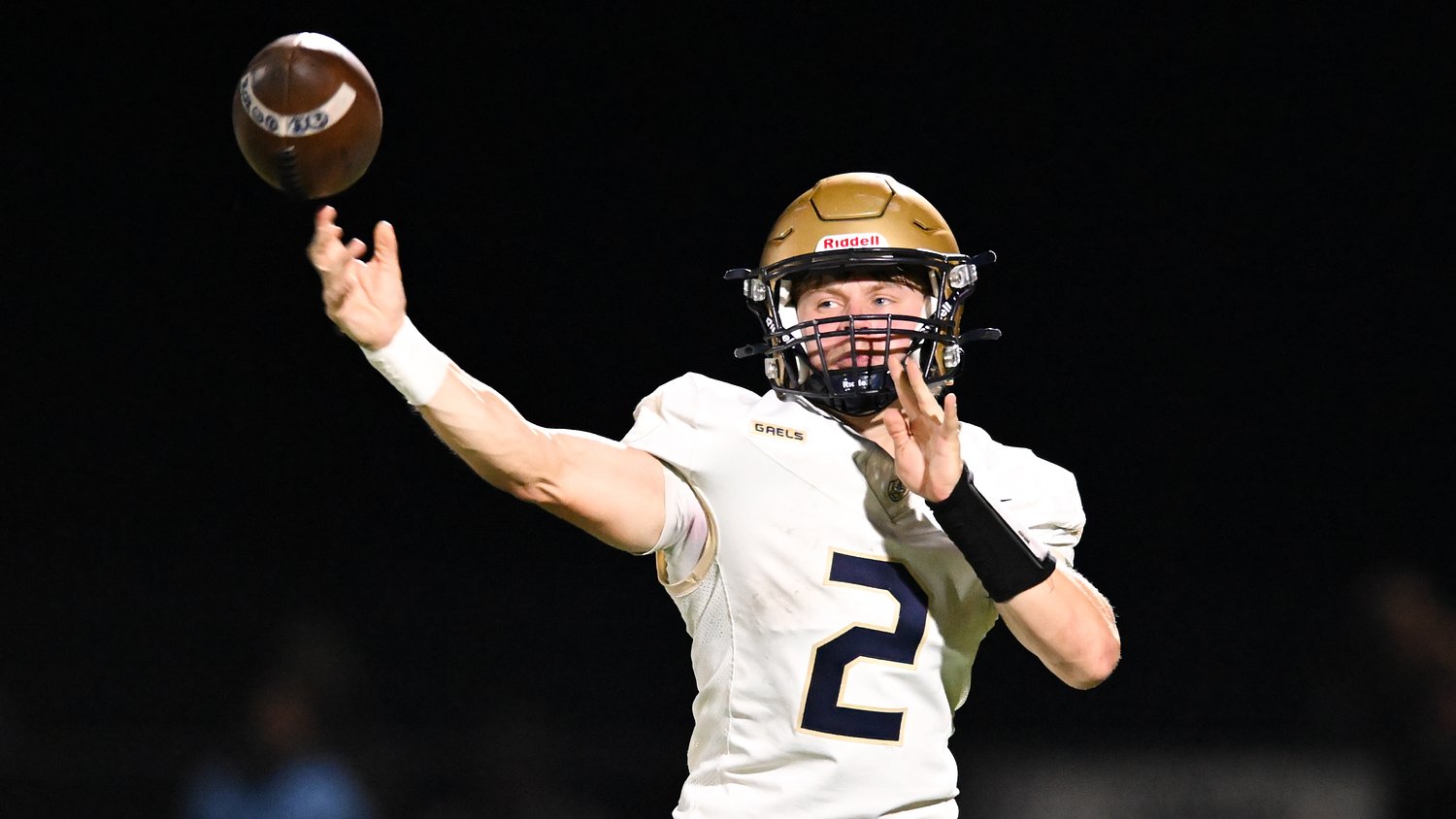 N.J. QB bounces back from first season loss by scoring 6 TDs in win