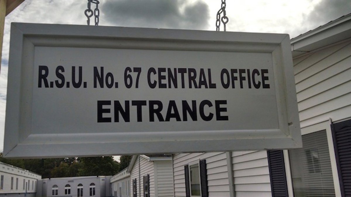 Ex-employee accused of stealing money from Lincoln school district