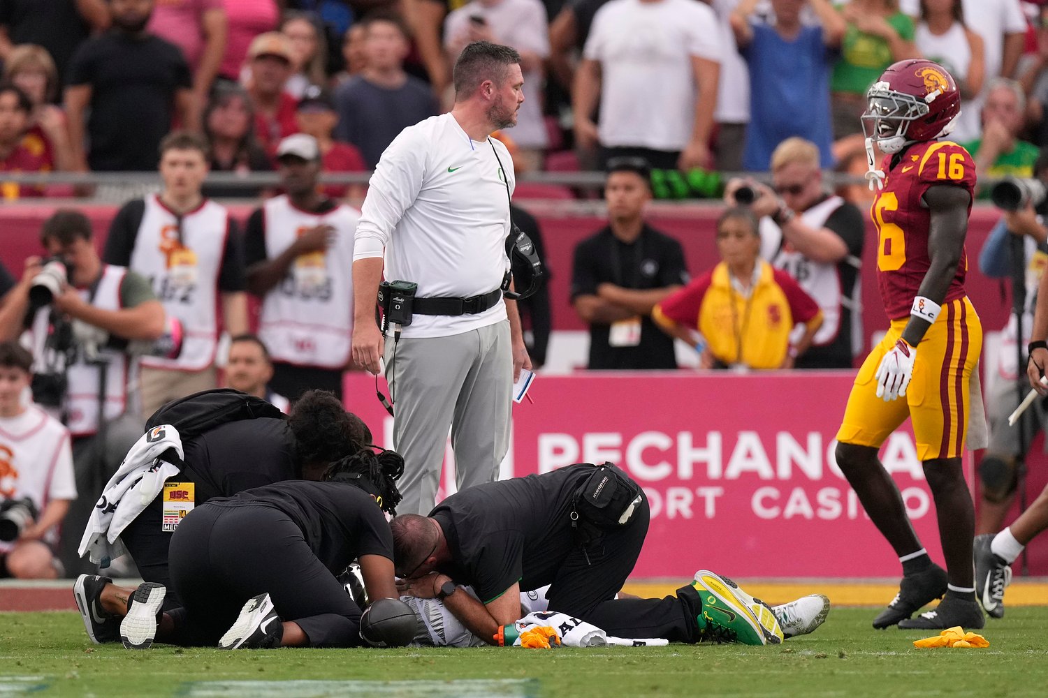 Dan Lanning takes shots at USC after emotional road win