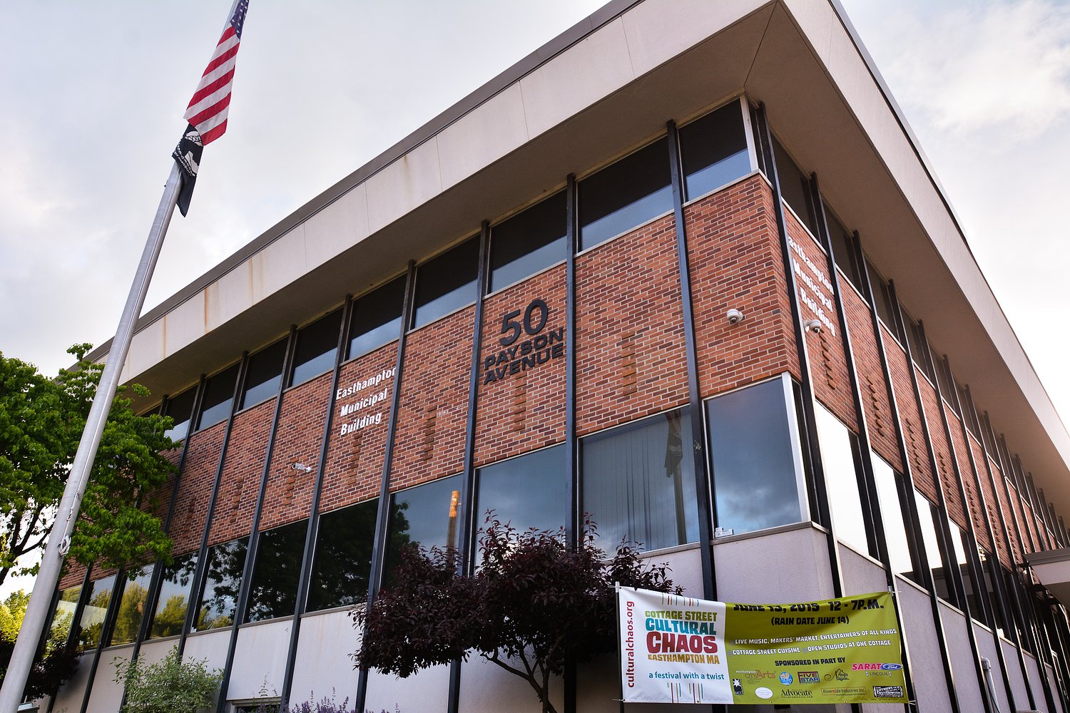 Easthamtpon moves to pause data centers