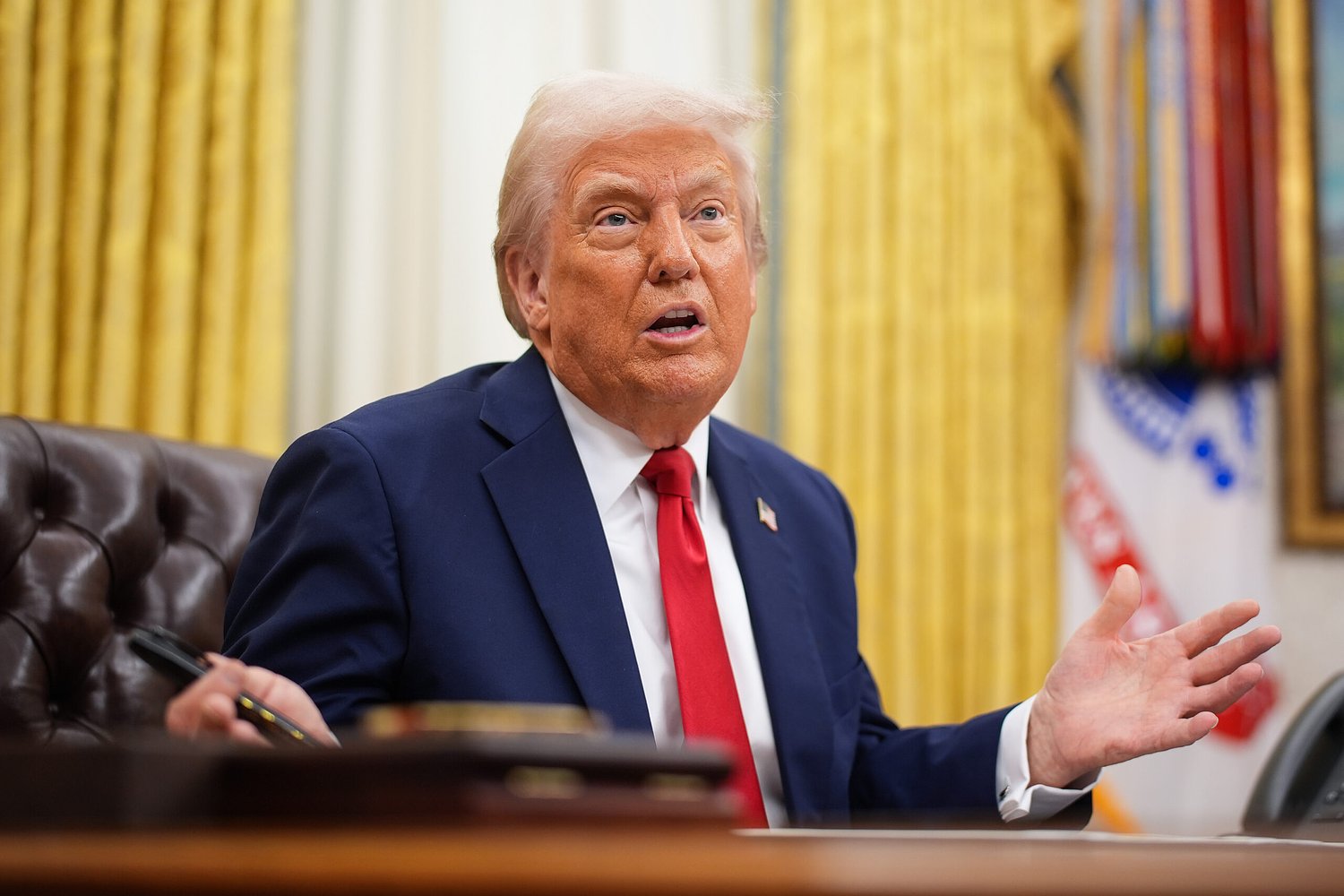 Trump's Oval Office tish