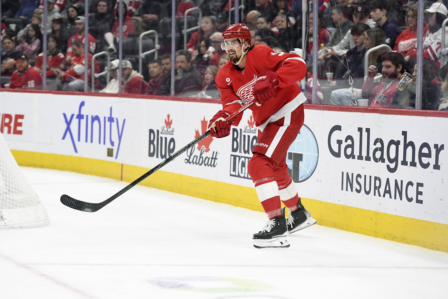 Ex-Red Wings, Griffins D-man signs with Washington