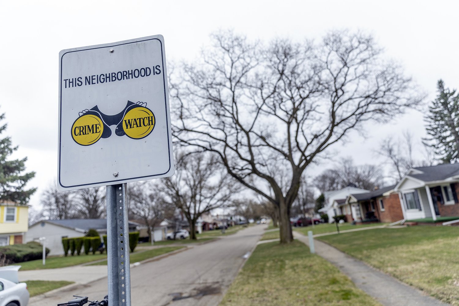 Flint man charged with 27 felonies after officer shot during domestic call