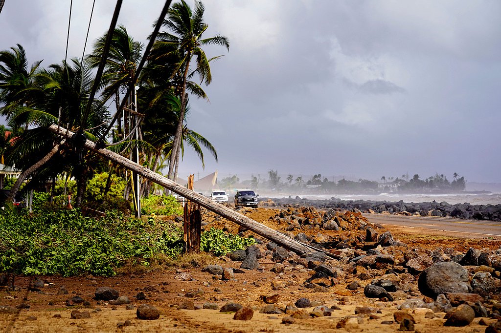 Hurricane Lowell battered Hawaii's western islands and is linked to at least 2 deaths