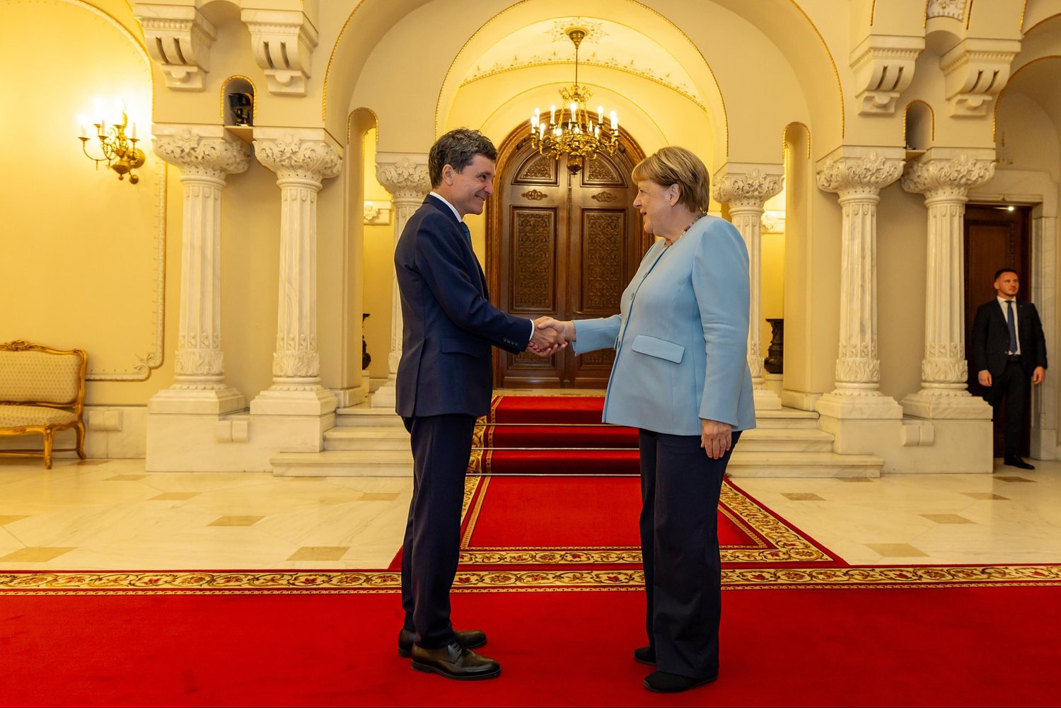 Angela Merkel la București: Putin a distrus ordinea de securitate a Europei. Mesaj pentru politicienii români
