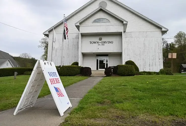 Amid space crunch, Erving Selectboard mulls Town Hall reorganization