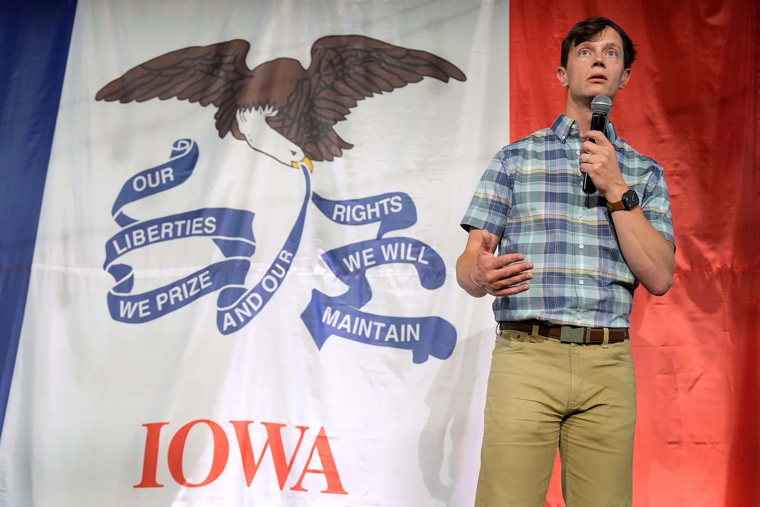 Democrats Playing the Economic Populist Card in Iowa Midterms