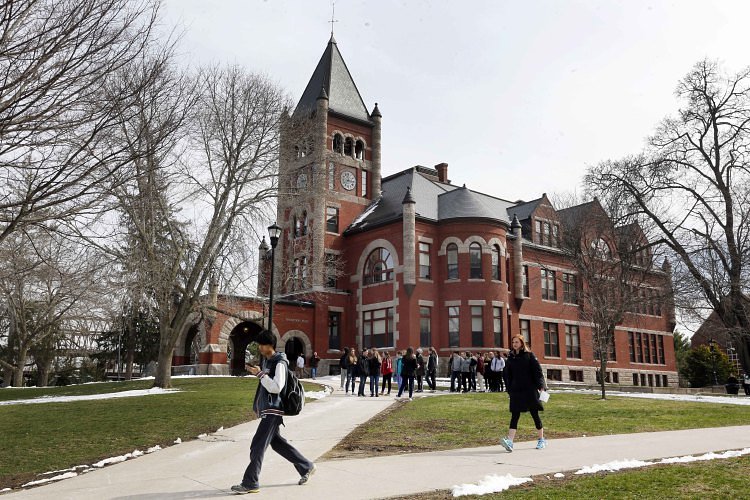 UNH increases financial aid, awarding record $40 million to incoming class