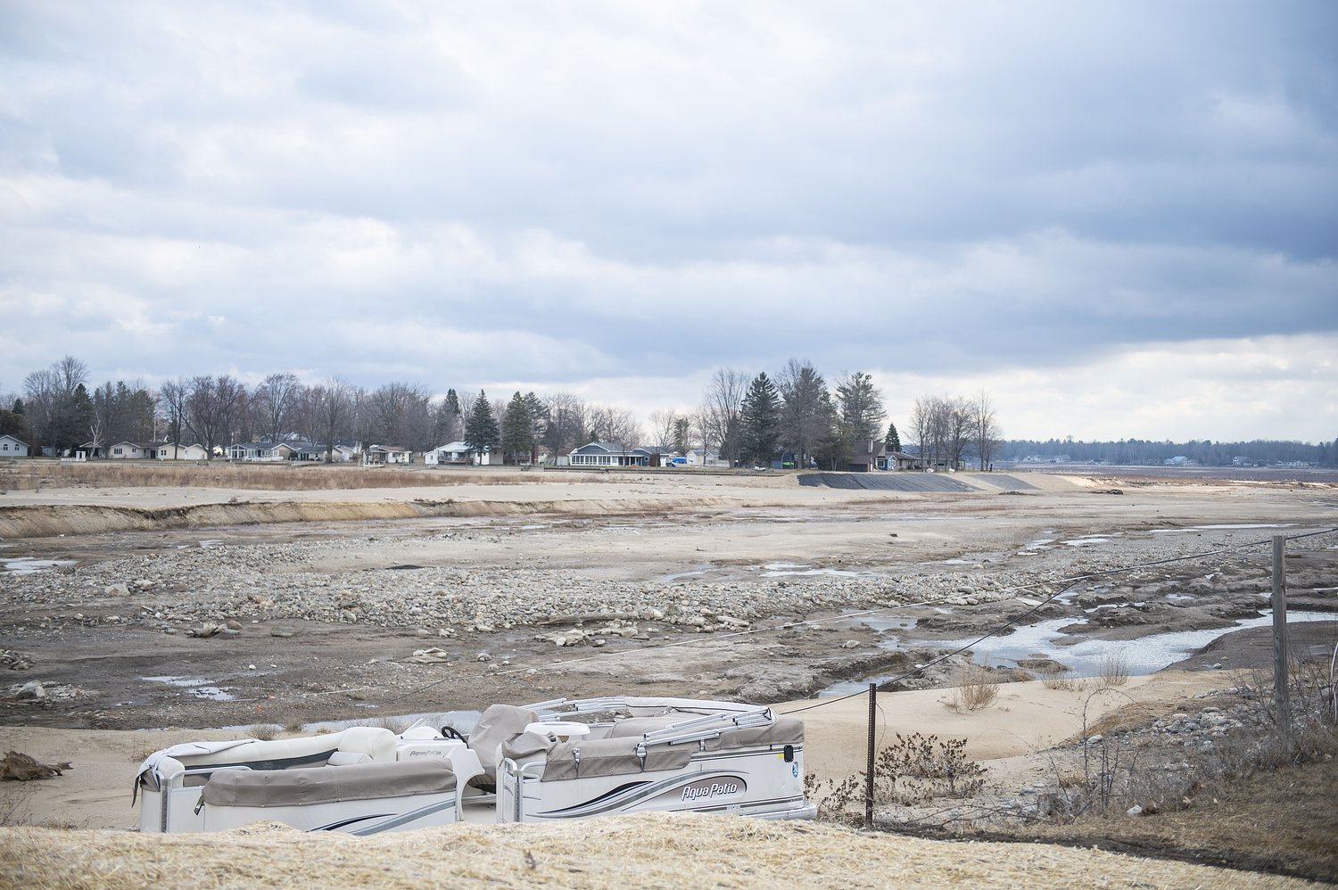 Wixom Lake water level raised early by Four Lakes Task Force