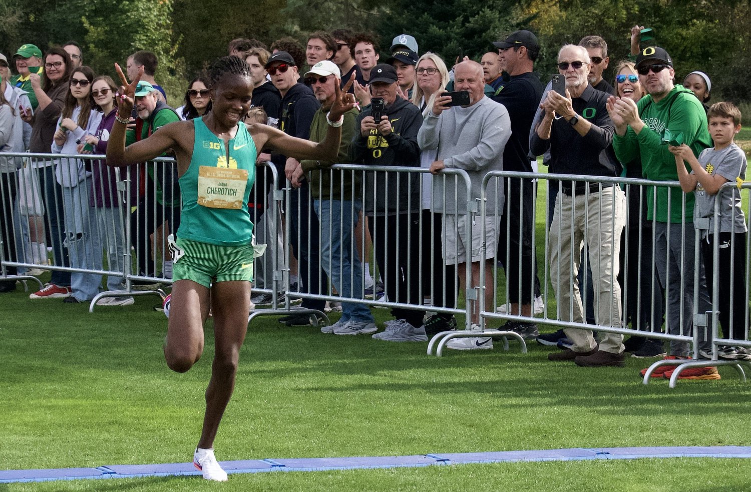Birnbaum, Cherotich lead Ducks sweep at Bill Dellinger Invitational cross-country meet