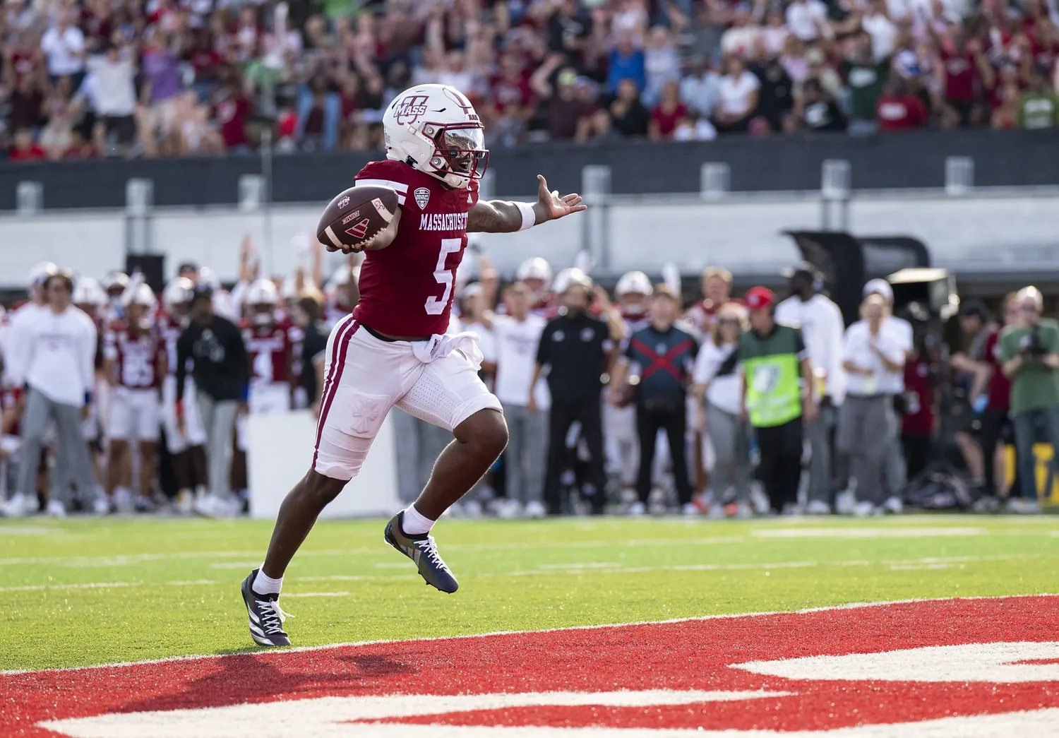 UMass football: Minutemen move to 2-0 with dominant victory over Sacred Heart