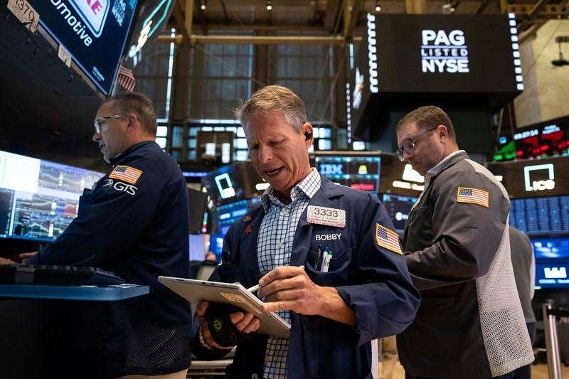 Falling oil prices help calm the stock and bond markets