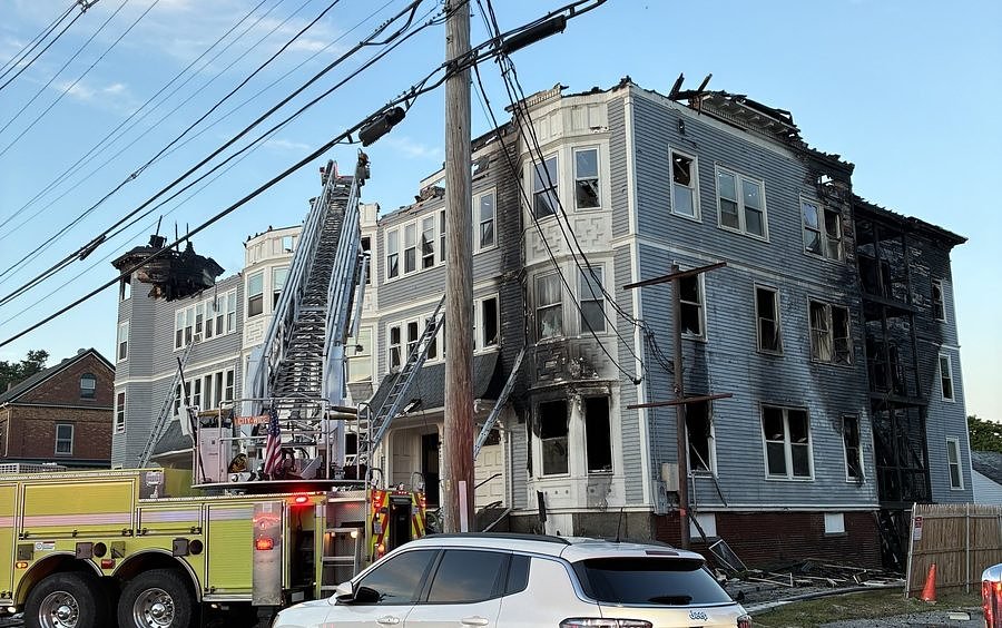 Fire destroys Lewiston apartment building