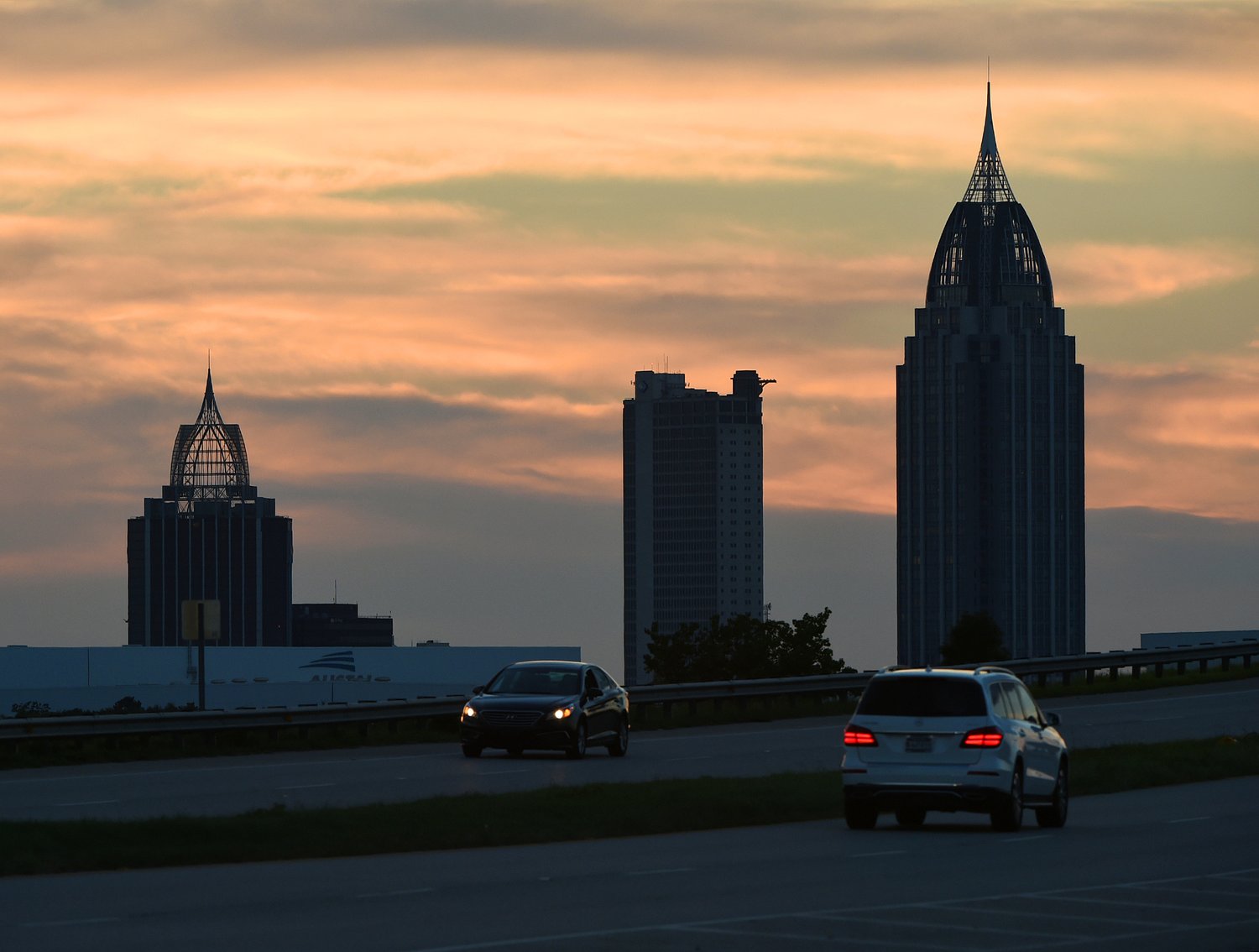 Alabama city’s new signs urge people not to give cash to homeless people